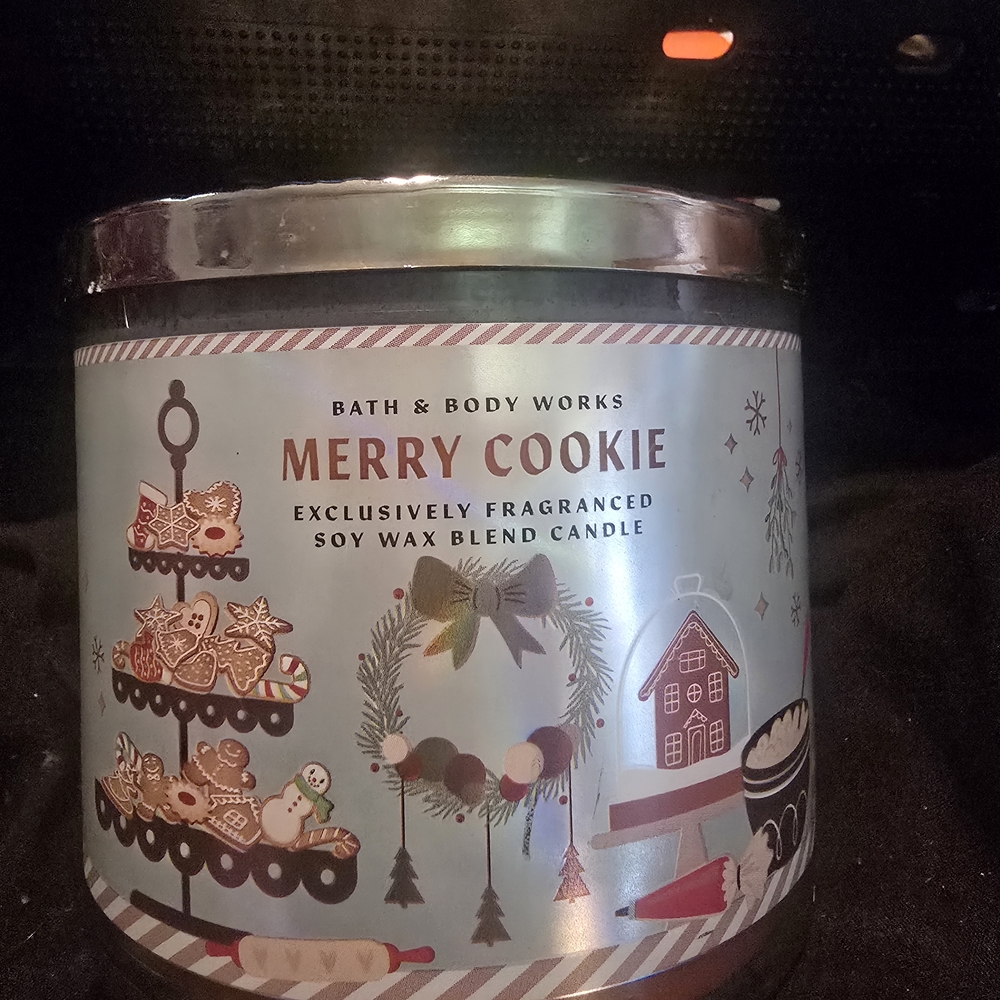 Bath & Body Works Merry Cookie Candle - Silver and Red